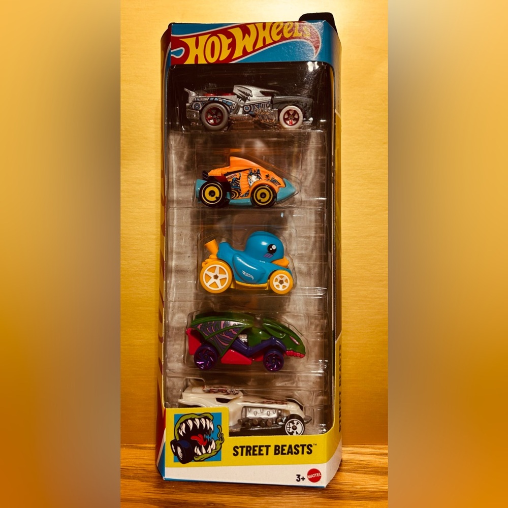 Hot Wheels Street Beasts 5-Pack  Blue DUCK N'  ROLL and Assorted Vehicles